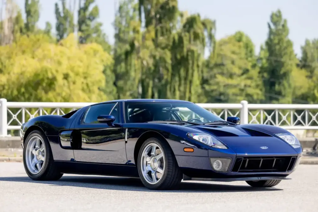 El Ford GT de Mac Davis sale a subasta: uno de siete sin franjas y firmado por Shelby 1 Motor16 2006 Ford GT Mac Davis Bring a Trailer Motor16
