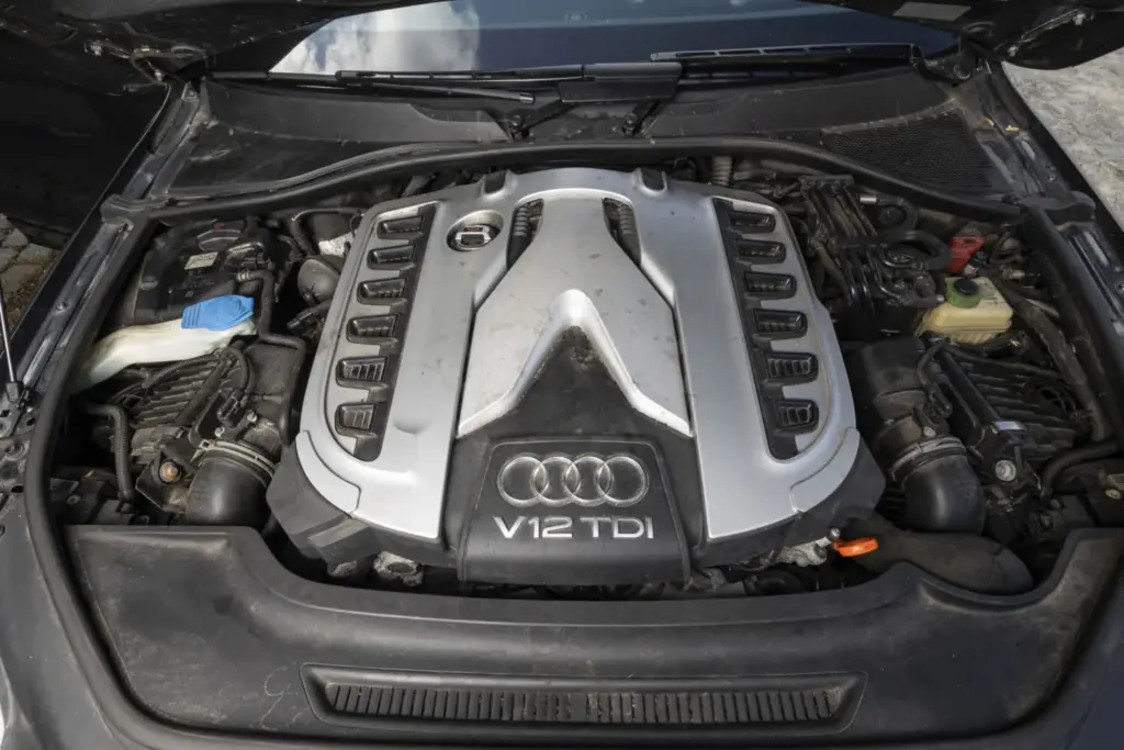 Este mítico Audi Q7 V12 TDI de 500 CV y 1.000 Nm puede ser tuyo por 5.000 euros 18 Motor16 Este mítico Audi Q7 V12 TDI de 500 CV y 1.000 Nm puede ser tuyo por 5.000 euros