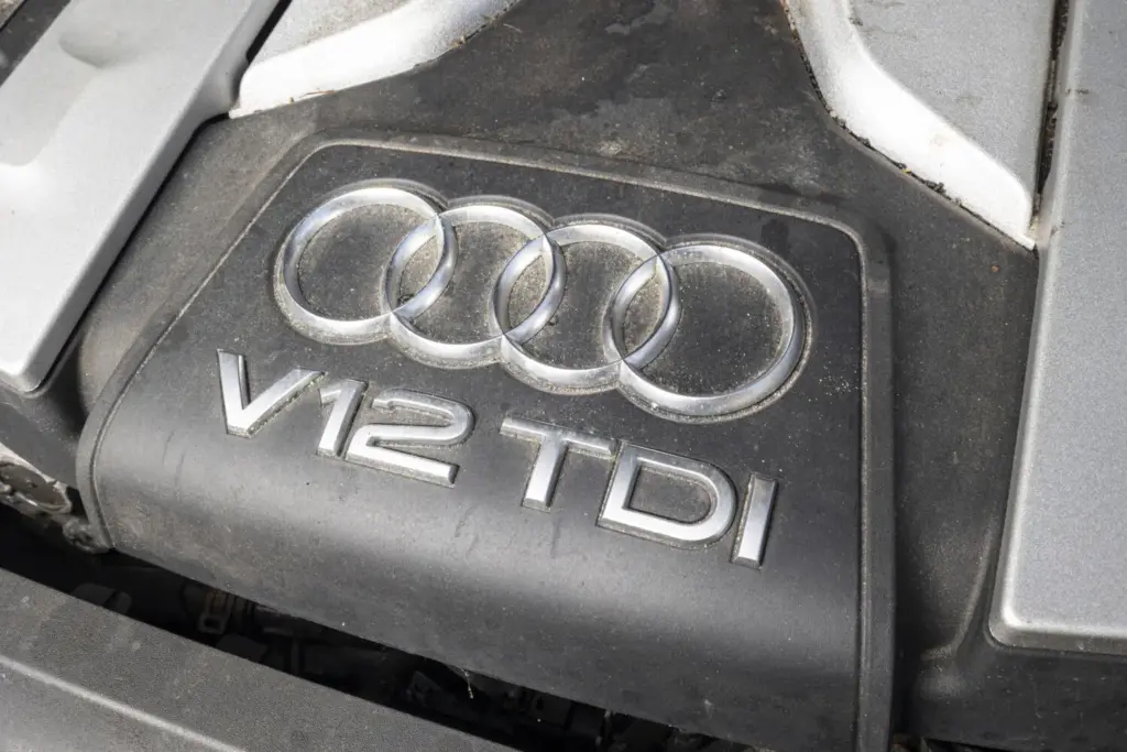 Este mítico Audi Q7 V12 TDI de 500 CV y 1.000 Nm puede ser tuyo por 5.000 euros 21 Motor16 Este mítico Audi Q7 V12 TDI de 500 CV y 1.000 Nm puede ser tuyo por 5.000 euros