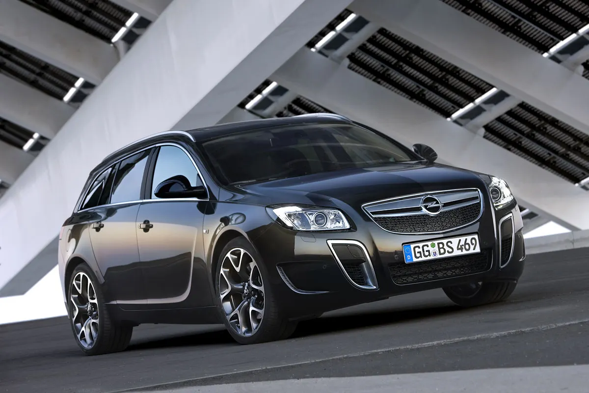 Opel Insignia OPC segunda mano que ya se vende por 13.000 euros: familiar 4×4 con motor V6 de 325 CV y cambio manual