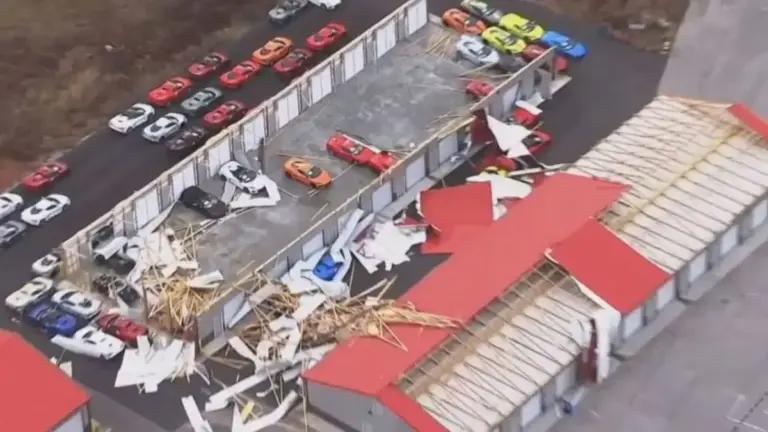 El tornado que destruyó más de 100 Corvette en la fábrica de Bowling Green (EE UU) y los mandó al desguace