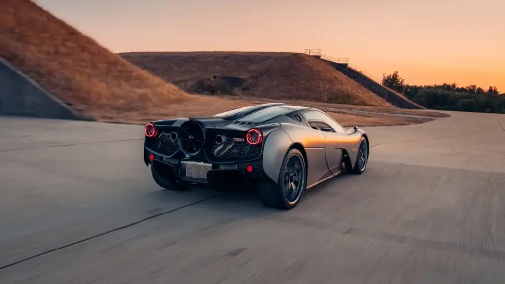 GMA T.50: El bólido que nació al rebufo del McLaren F1… incluso en el precio 1 Motor16 2024 GMA T.50. RM Sotheby's. Imagen trasera.