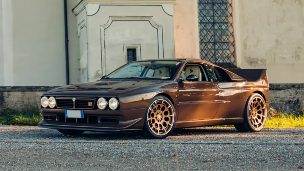 Kimera EVO37: el restomod inspirado en el Lancia 037 que ya multiplica por dos su precio original 1 Motor16 2025 Kimera EVO37 #18. Broad Arrow. Imagen delantera.