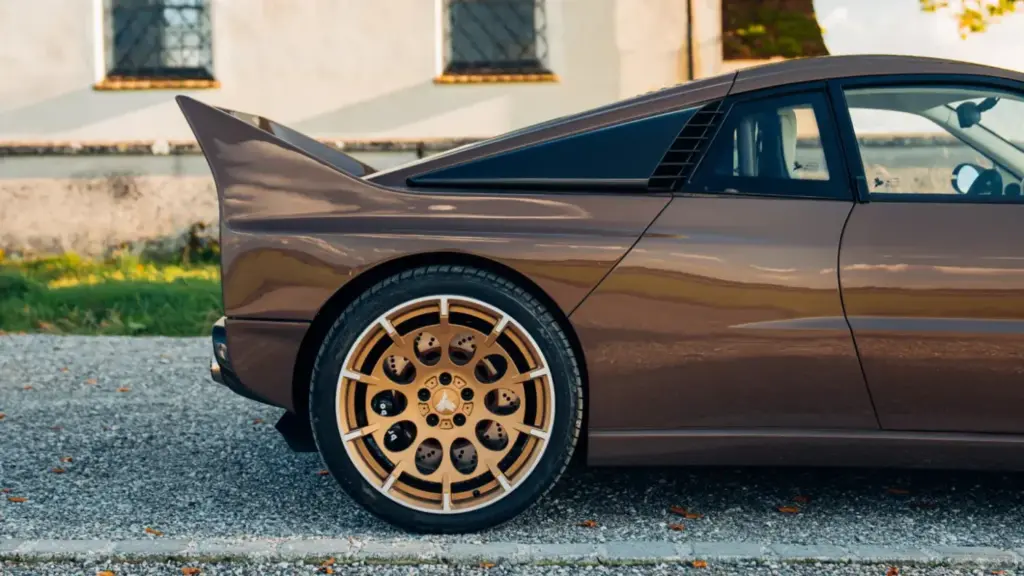 Kimera EVO37: el restomod inspirado en el Lancia 037 que ya multiplica por dos su precio original 23 Motor16 2025 Kimera EVO37 Broad Arrow 17 Motor16