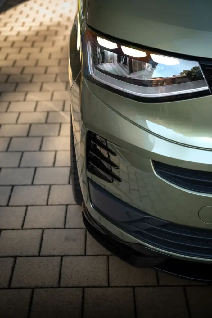 ABT convierte los Volkswagen Multivan y California en los GTI más inesperados que imaginas 12 Motor16 2026 ABT Volkswagen Multivan T7 8 Motor16