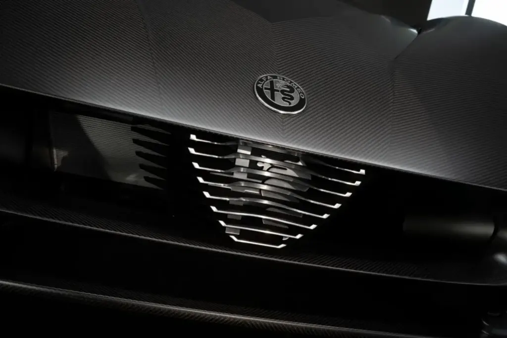 2026 Alfa Romeo 33 Stradale Perla Nera 12 Motor16