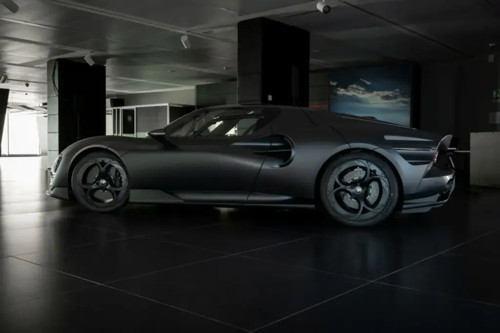 2026 Alfa Romeo 33 Stradale Perla Nera 4 Motor16
