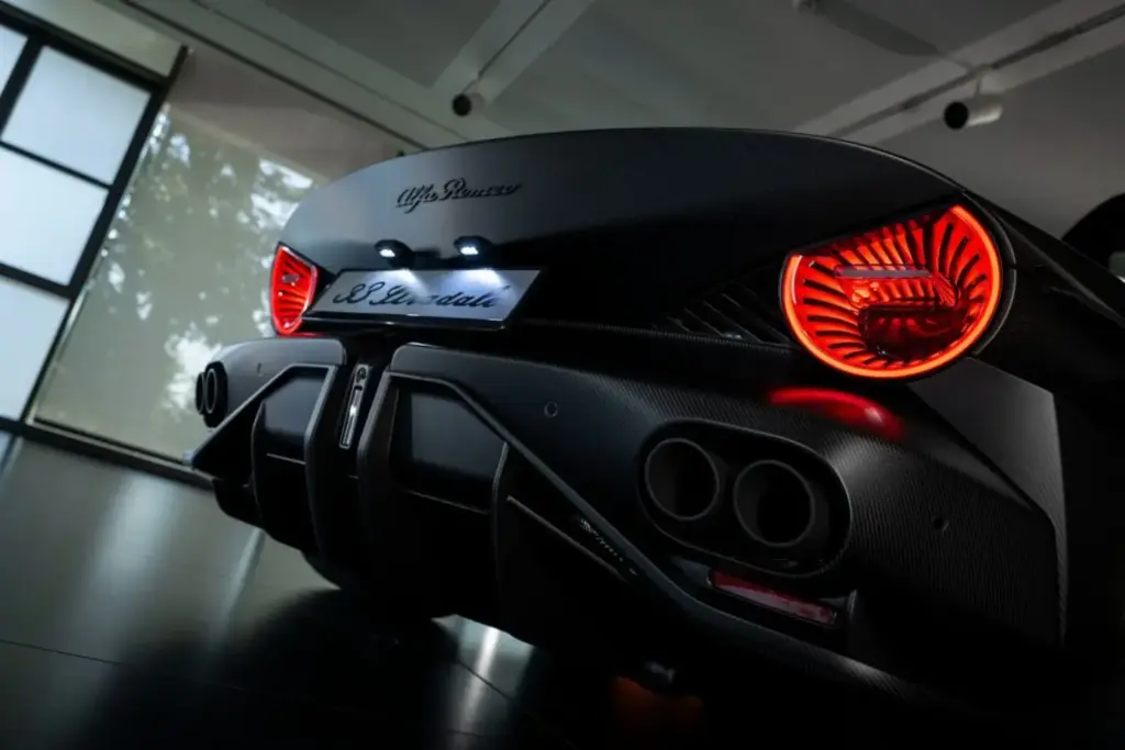 2026 Alfa Romeo 33 Stradale Perla Nera 8 Motor16