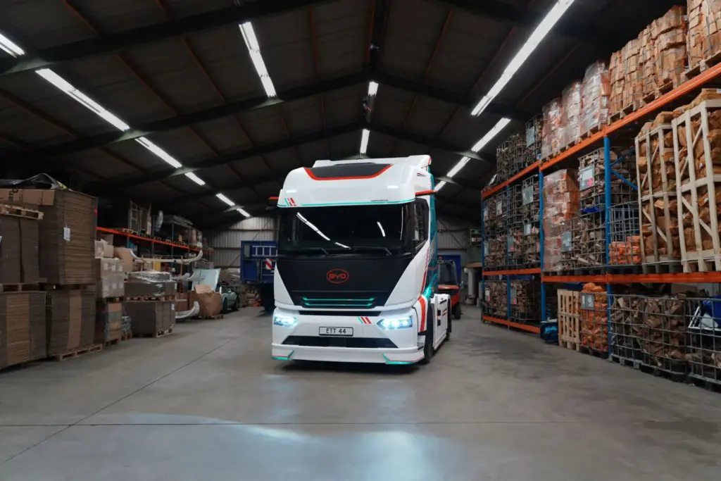 BYD ETT 44: El camión eléctrico con cifras capaces de eclipsar las del Tesla Semi 5 Motor16 2026 BYD Camion EV 1 Motor16