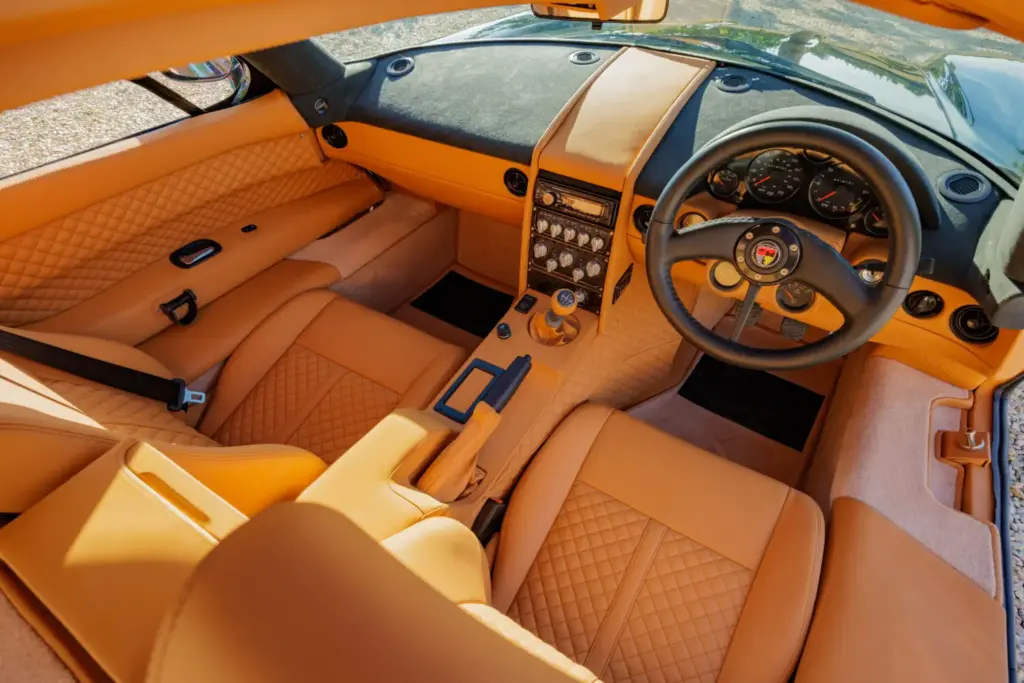 Bristol Cars: La mítica marca británica que regresa a la vida en su 80 aniversario 2 Motor16 2026 Bristol Fighter. Imagen interior.