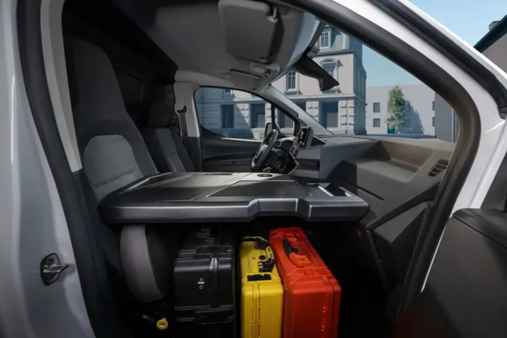 Los Citroën Berlingo y Opel Combo se llenan de plásticos para ajustar sus precios 15 Motor16 2026 Citroen Berlingo First 6 Motor16