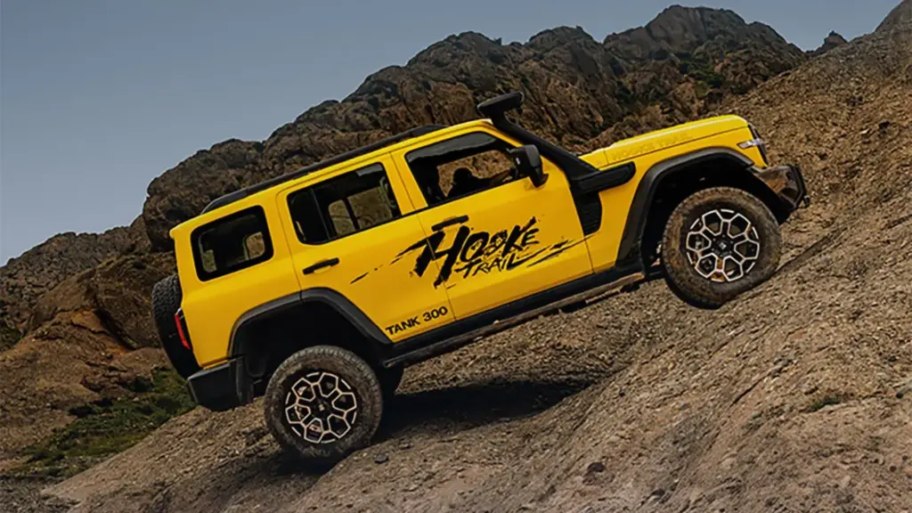 El GWM Tank 300 estrena dos versiones. Una de ellas capaz de dejar en evidencia al Wrangler en el Hell Gate 1 Motor16 2026 GWM Tank 300 Hooke Trail. Imagen lateral.