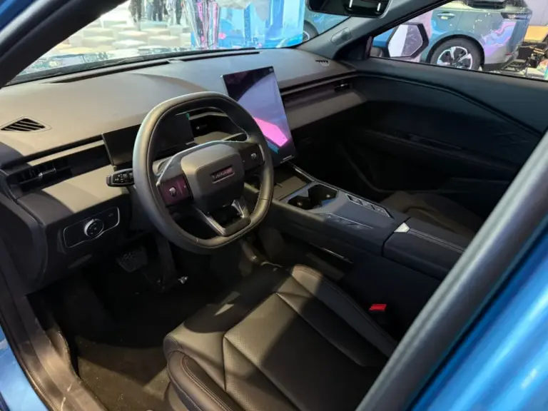 Omoda 4: así es el interior tecnológico del B-SUV que llega a España para ser el más barato de la marca