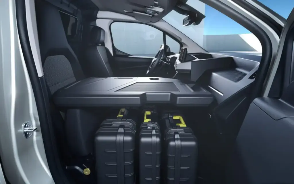 Los Citroën Berlingo y Opel Combo se llenan de plásticos para ajustar sus precios 5 Motor16 2026 Opel Combo Start. Imagen mesa.