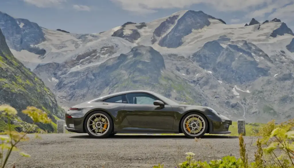Bergsport: El ‘nueveonce’ con el que Porsche rinde homenaje a los parajes alpinos 4 Motor16 2026 Porsche 911 GT3 Bergsport 1 Motor16