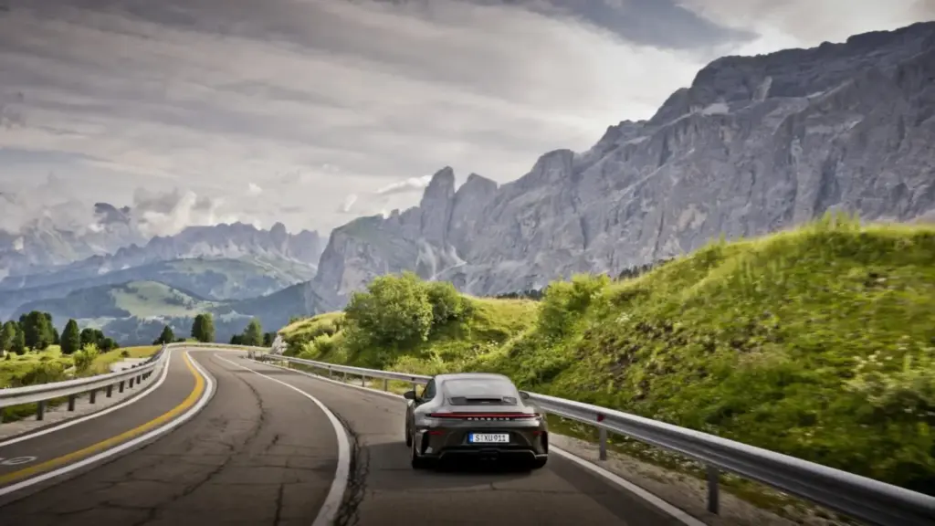 Bergsport: El ‘nueveonce’ con el que Porsche rinde homenaje a los parajes alpinos 13 Motor16 2026 Porsche 911 GT3 Bergsport 17 Motor16