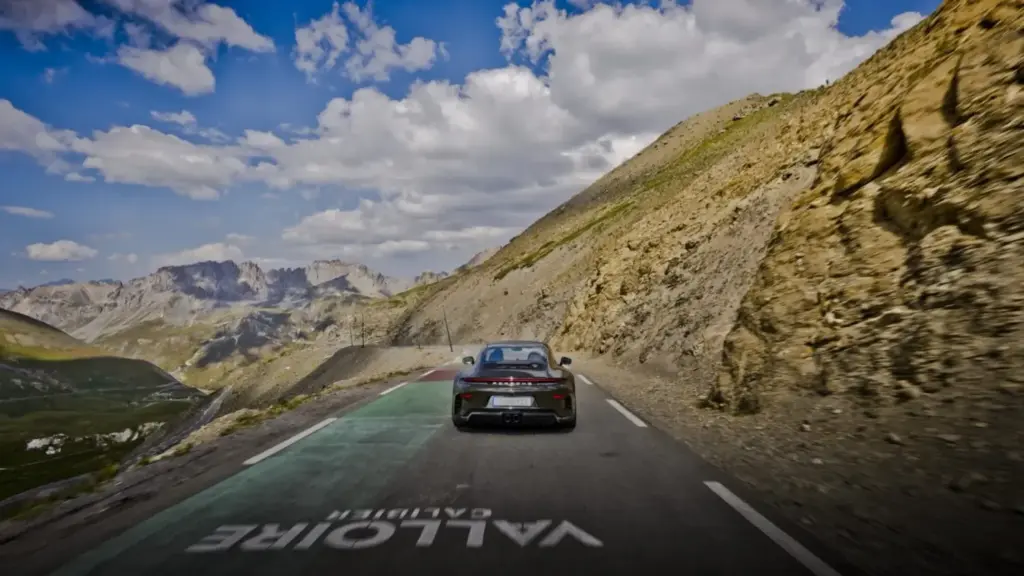 Bergsport: El ‘nueveonce’ con el que Porsche rinde homenaje a los parajes alpinos 15 Motor16 2026 Porsche 911 GT3 Bergsport 19 Motor16