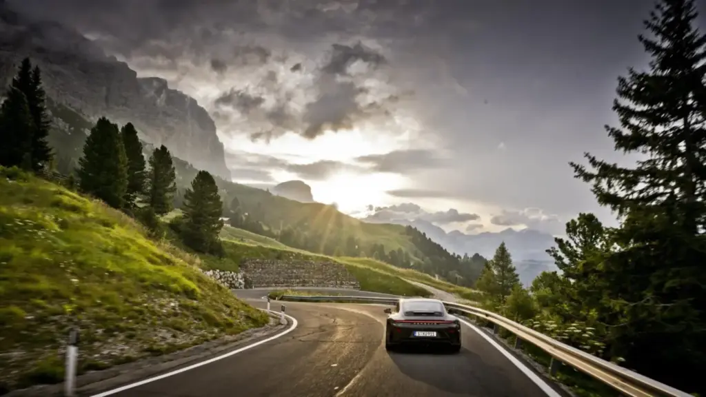 Bergsport: El ‘nueveonce’ con el que Porsche rinde homenaje a los parajes alpinos 5 Motor16 2026 Porsche 911 GT3 Bergsport 2 Motor16