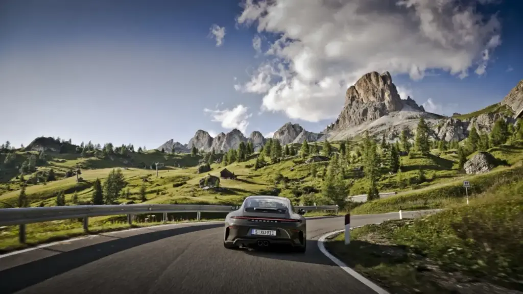 Bergsport: El ‘nueveonce’ con el que Porsche rinde homenaje a los parajes alpinos 18 Motor16 2026 Porsche 911 GT3 Bergsport 23 Motor16