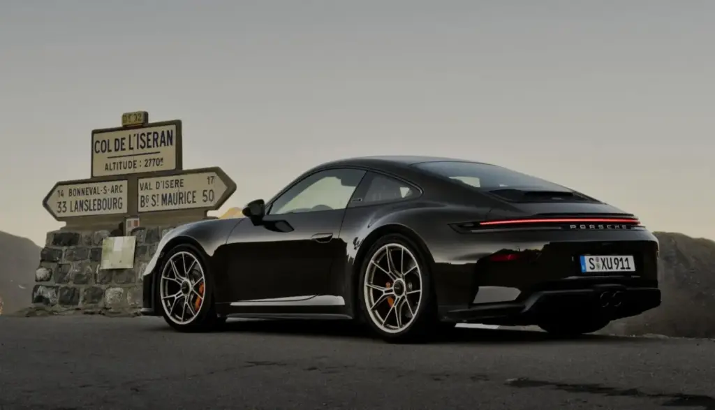 Bergsport: El ‘nueveonce’ con el que Porsche rinde homenaje a los parajes alpinos 21 Motor16 2026 Porsche 911 GT3 Bergsport 26 Motor16