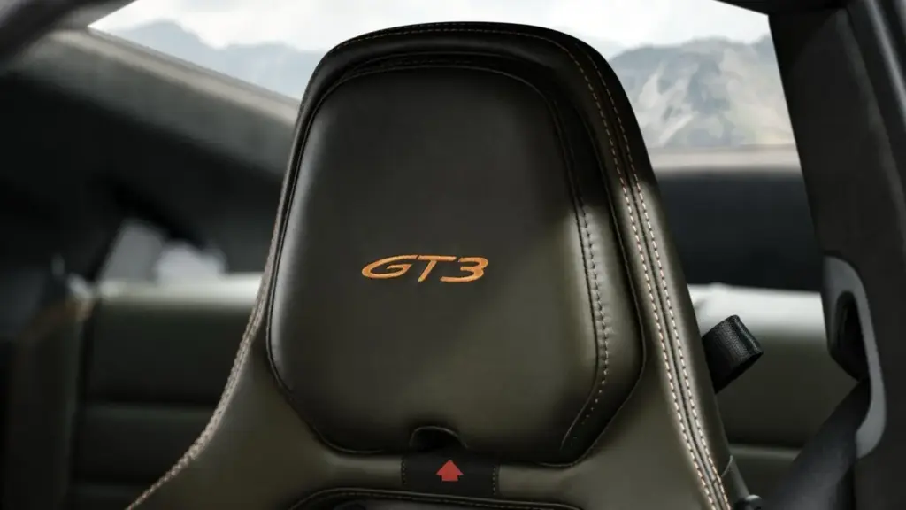 Bergsport: El ‘nueveonce’ con el que Porsche rinde homenaje a los parajes alpinos 29 Motor16 2026 Porsche 911 GT3 Bergsport 27 Motor16