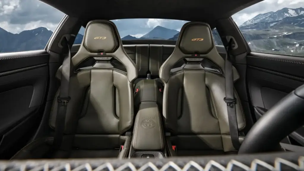 Bergsport: El ‘nueveonce’ con el que Porsche rinde homenaje a los parajes alpinos 28 Motor16 2026 Porsche 911 GT3 Bergsport 8 Motor16