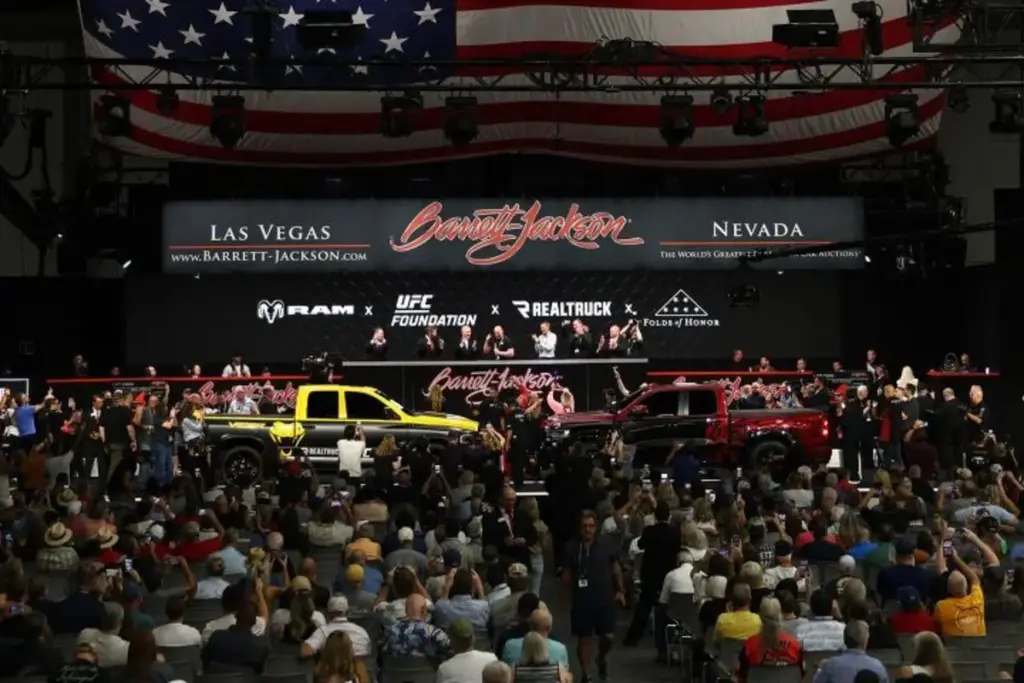El primer RAM 1500 Rumble Bee SRT ya tiene dueño, que ha pagado 1.310.000 euros por esta joya… y por el regalo 9 Motor16 2026 RAM 1500 Subasta Barrett Jackson 1 Motor16
