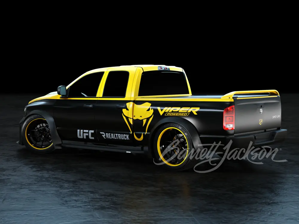 El primer RAM 1500 Rumble Bee SRT ya tiene dueño, que ha pagado 1.310.000 euros por esta joya… y por el regalo 7 Motor16 2026 RAM 1500 Subasta Barrett Jackson 4 Motor16