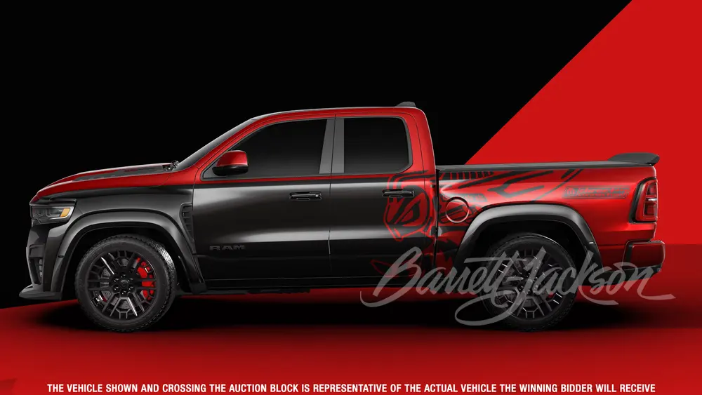 El primer RAM 1500 Rumble Bee SRT ya tiene dueño, que ha pagado 1.310.000 euros por esta joya… y por el regalo 3 Motor16 2026 RAM 1500 Subasta Barrett Jackson 5 Motor16