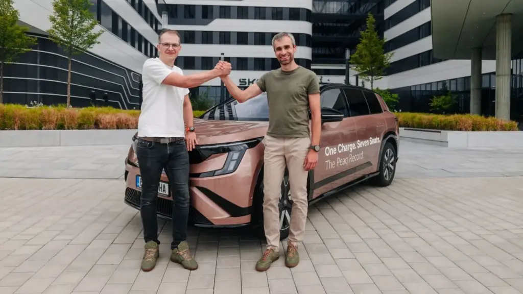 El Skoda Peaq hace historia al acariciar los 1.000 kilómetros 'non-stop' 4 Motor16 2026 Skoda Peaq 90 record 1 Motor16