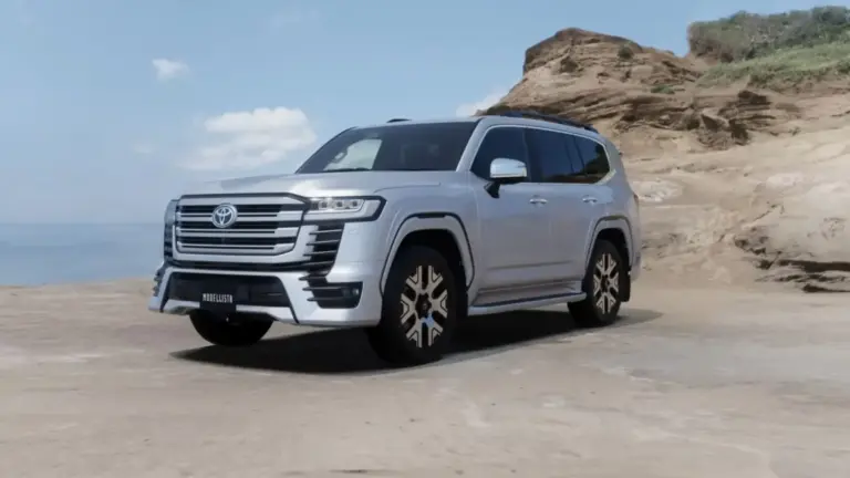 El Toyota Land Cruiser 300 se electrifica para ser aún mejor