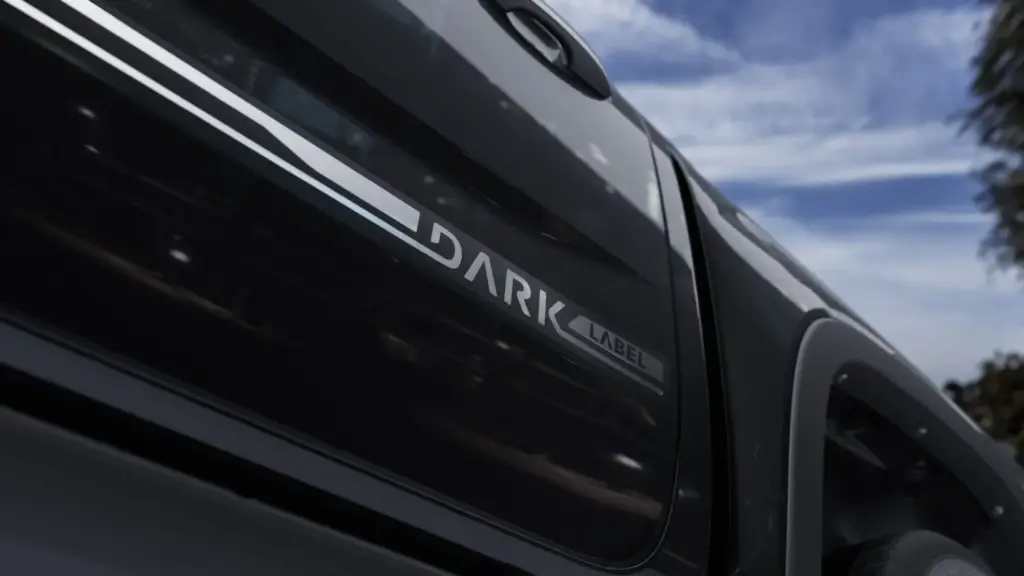 2026 Volkswagen amarok dark label 1 Motor16