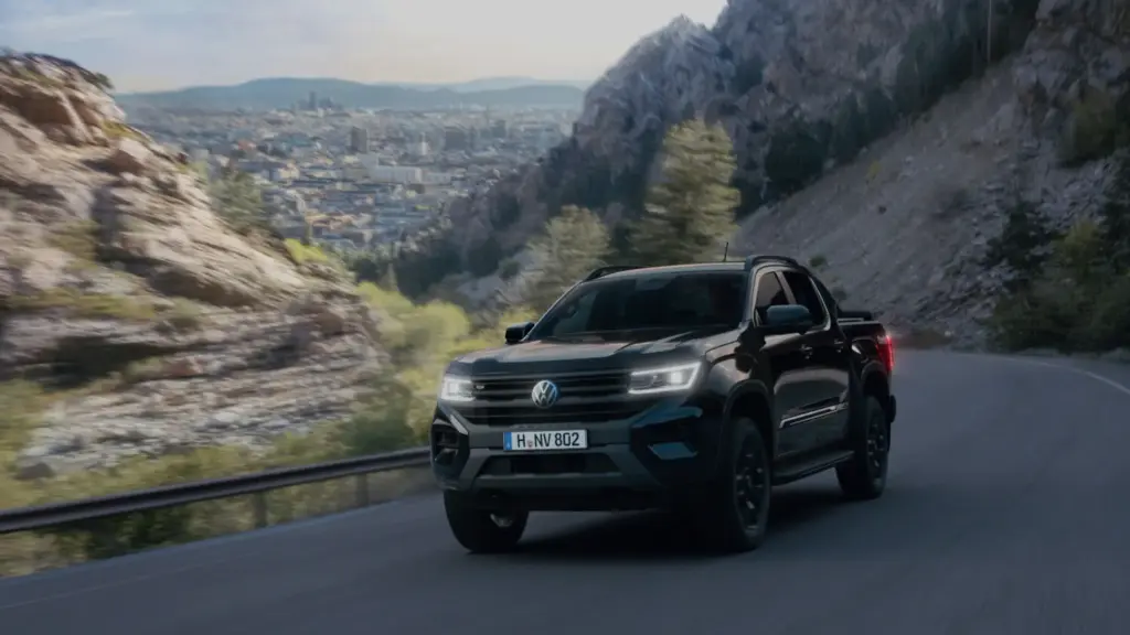 2026 Volkswagen amarok dark label 2 Motor16
