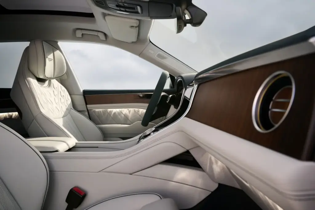 Torcal: Conocemos en persona el primer eléctrico de Bentley, un SUV con ADN español 41 Motor16 2026 bentley torcal 36 Motor16