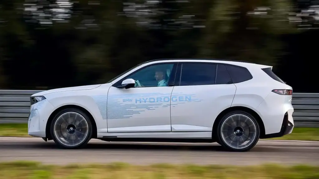 BMW iX5 Hydrogen: Las primeras cifras de este SUV que llega en 2028 salen a la luz 10 Motor16 2026 bmw ix5 hydrogen 1 Motor16