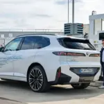 El BMW iX5 de hidrógeno desvela sus cifras: 750 km de autonomía y repostaje en 5 minutos
