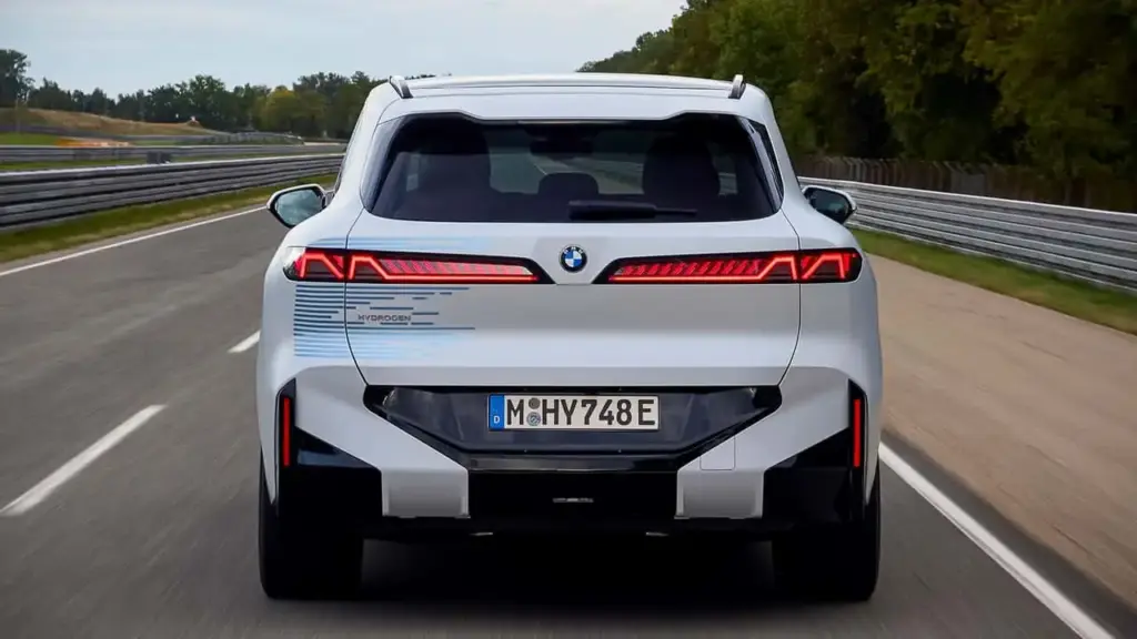 BMW iX5 Hydrogen: Las primeras cifras de este SUV que llega en 2028 salen a la luz 13 Motor16 2026 bmw ix5 hydrogen 4 Motor16