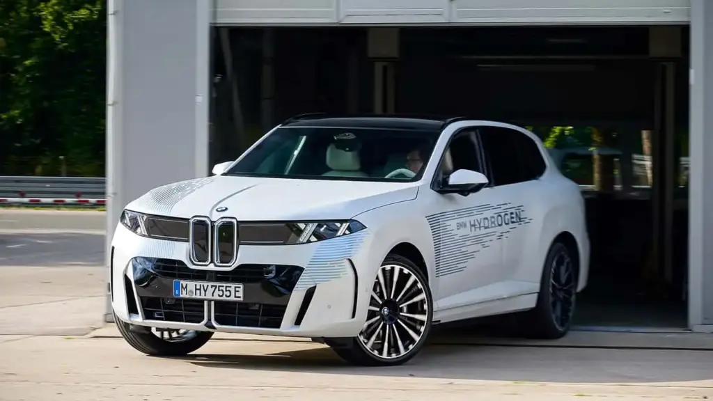 BMW iX5 Hydrogen: Las primeras cifras de este SUV que llega en 2028 salen a la luz 4 Motor16 2026 bmw ix5 hydrogen 7 Motor16