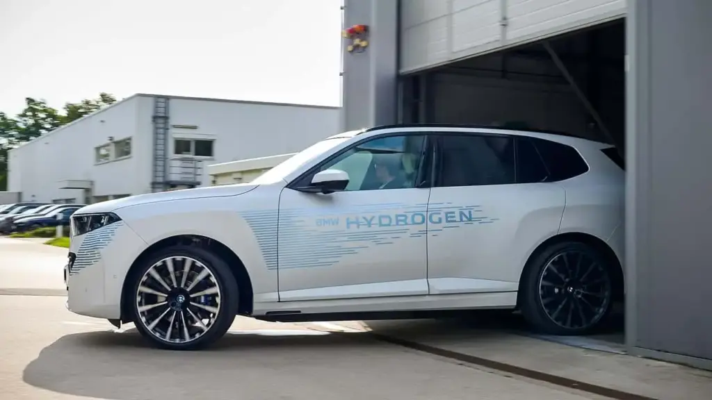 BMW iX5 Hydrogen: Las primeras cifras de este SUV que llega en 2028 salen a la luz 5 Motor16 2026 bmw ix5 hydrogen 8 Motor16