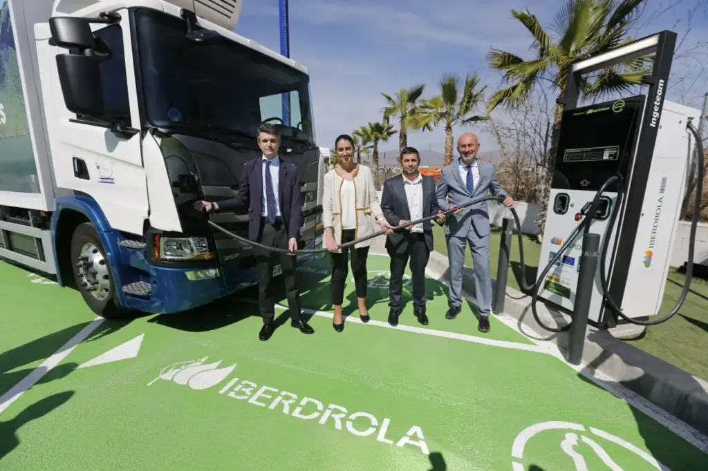 Iberdrola y bp pulse amplían la red de recarga de camiones eléctricos con Disfrimur en Alicante, Valencia y Zaragoza 1 Motor16 2026 bp pulse Iberdrola Disfrimur Motor16