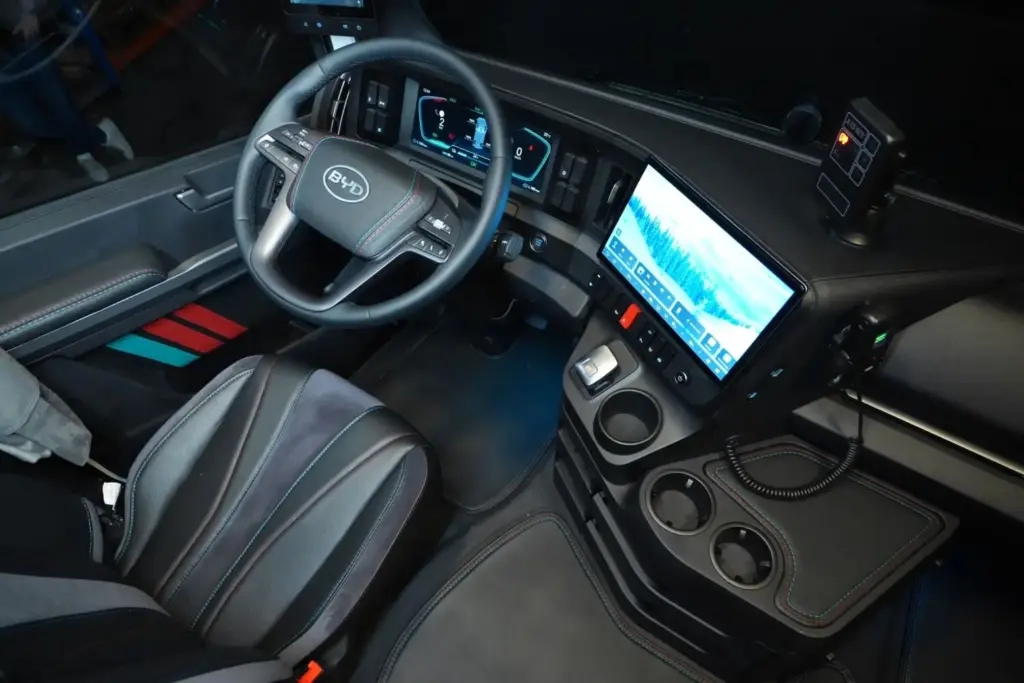 BYD ETT 44: El camión eléctrico con cifras capaces de eclipsar las del Tesla Semi 4 Motor16 2026 BYD ETT 44. Camión eléctrico. Imagen interior.