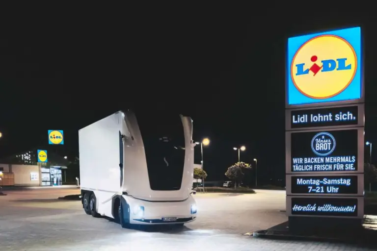 Lidl ya mueve mercancía en Alemania con un camión eléctrico sin conductor ni cabina por vía pública