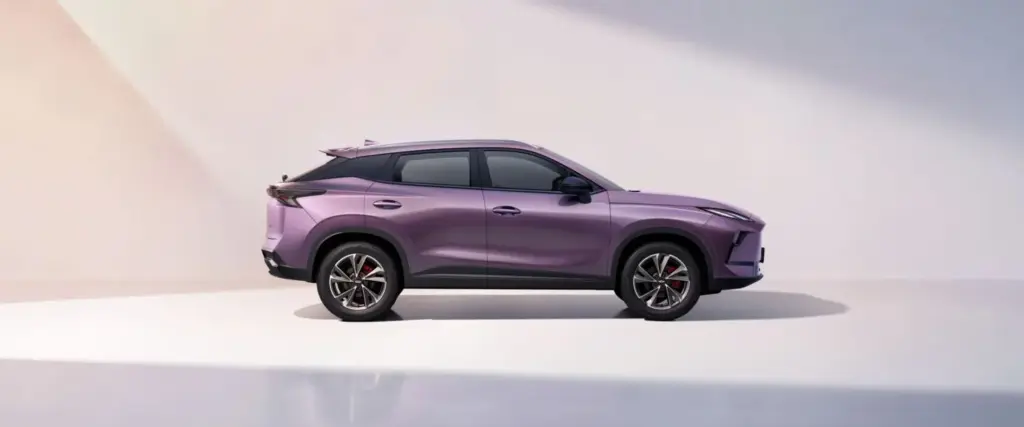 Chery E5: ‘Nuestro’ Omoda 5 EV cambia de look para ganar puntos 1 Motor16 2026 Chery E5 Australia. Imagen lateral.