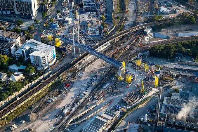 Queensland (Australia) mantiene el plan de transporte de 33.000 millones pese a la rebaja de rating 1 Motor16 2026 cross river rail queensland australia Motor16