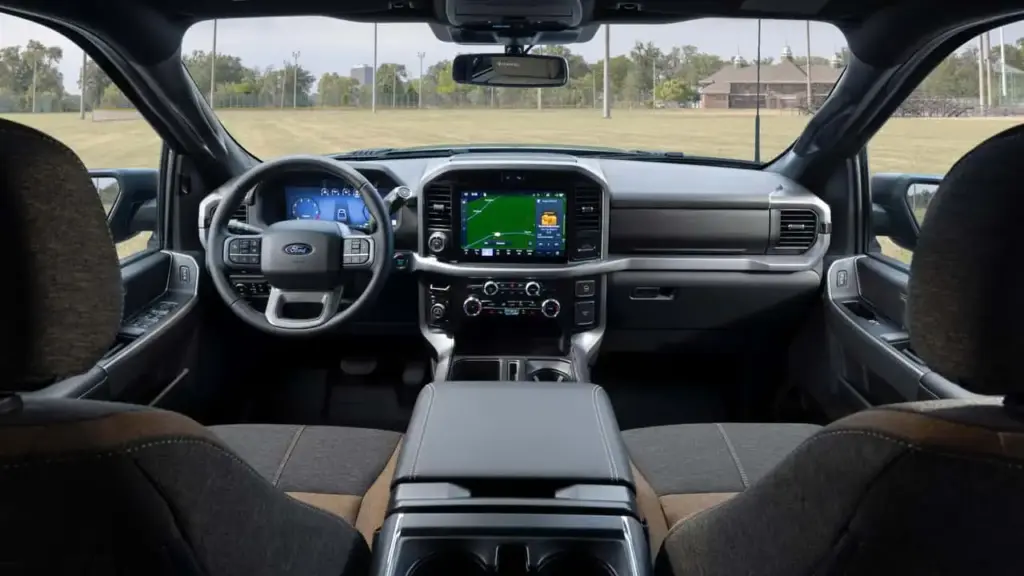 Ford F-150: El incombustible pick-up americano coge impulso para una nueva temporada 2 Motor16 2026 Ford F-150 Carhartt. Imagen interior.