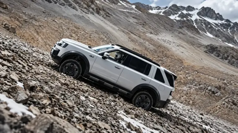 El Freelander 8 logra el récord Guinness como el híbrido que corona los 6.002 metros en el Tíbet