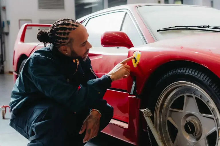 El Ferrari F40 de Hamilton: el mito de Maranello revela en Monza su conexión con el número 44