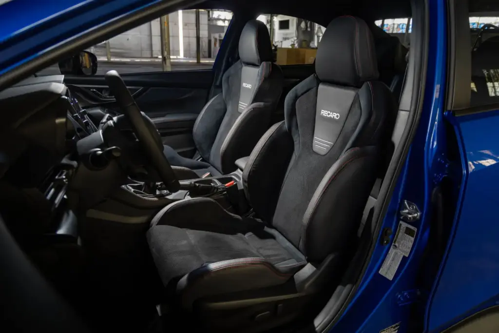 Subaru celebra la historia de sus deportivos con los nuevos BRZ ZC15 y WRX GD25 de edición limitada 7 Motor16 2026 Subaru WRX GD25. USA. Imagen interior.