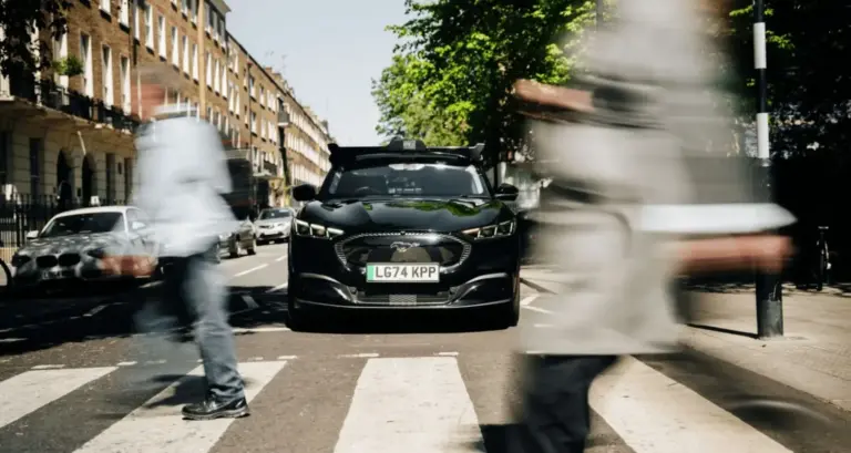 Uber, Wayve y Ford revolucionan los míticos Black Cab de Londres. Y no porque sean autónomos