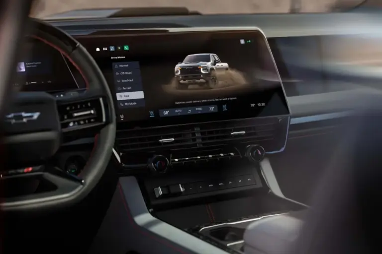 La nueva cabina tecnológica del Chevrolet Silverado 2027: más pantalla, más ADAS y dos V8 nuevos